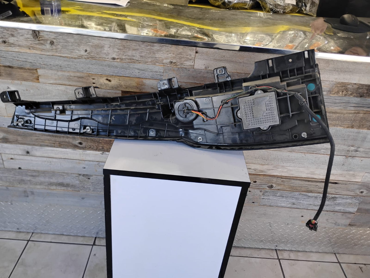 CADILLAC SCALADE 2015-2020 PASSENGER TAILLAMP