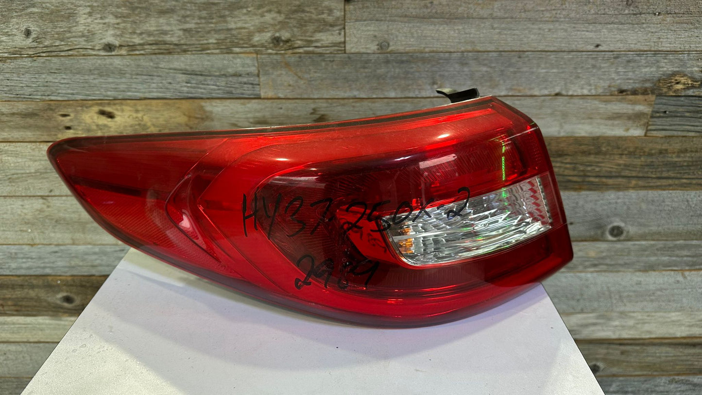 HYUNDAI SONATA 2015-2017 Driver Taillamp assy outer Bulb Type