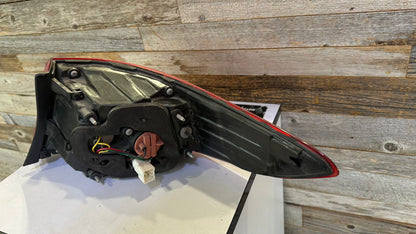 HYUNDAI SONATA 2015-2017 Driver Taillamp assy outer Bulb Type