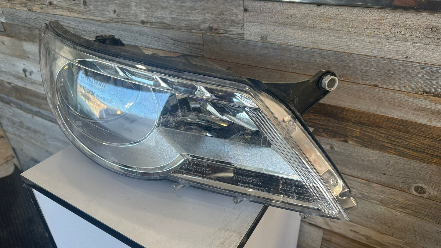 VOLKSWAGEN TIGUAN 2009-2011 Driver Headlamp assy composite Halogen