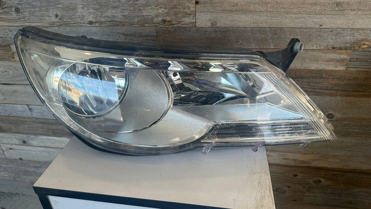 VOLKSWAGEN TIGUAN 2009-2011 Driver Headlamp assy composite Halogen