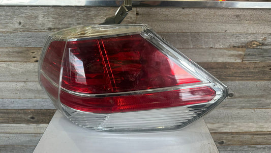 NISSAN ROGUE 2014-2016 Passenger Taillamp assy outer