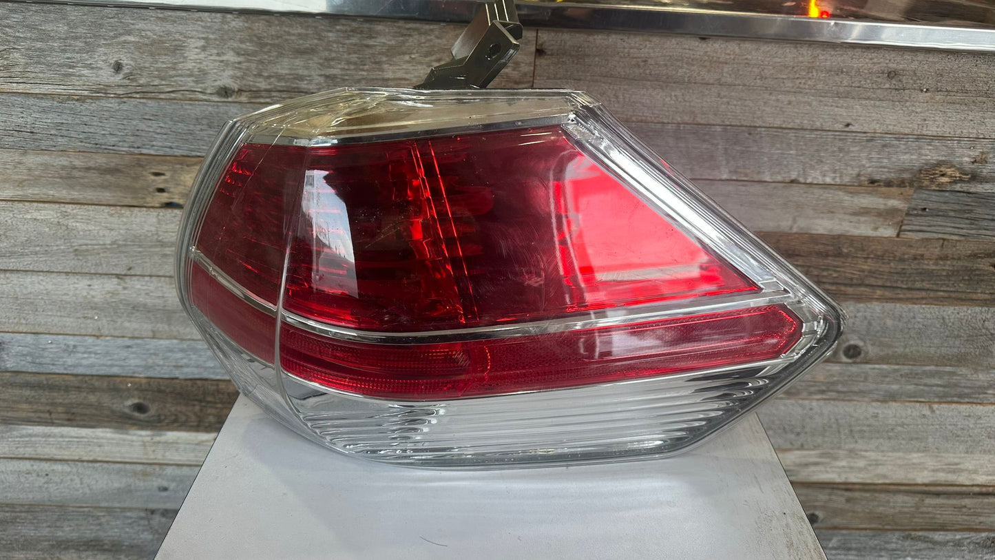 NISSAN ROGUE 2014-2016 Passenger Taillamp assy outer