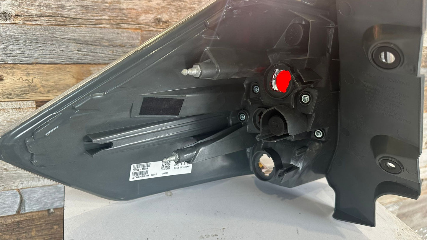 NISSAN ROGUE 2014-2016 Passenger Taillamp assy outer