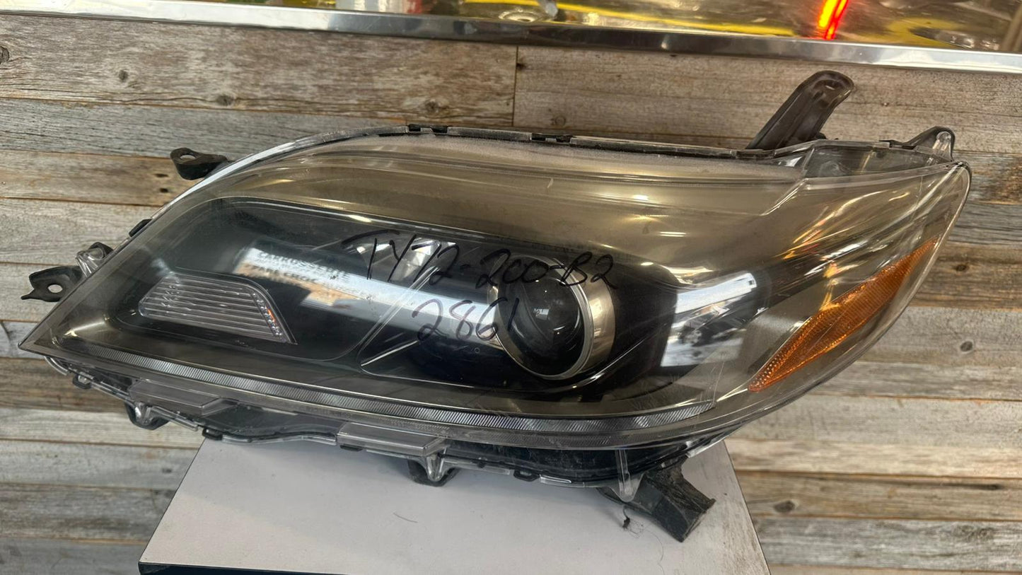 TOYOTA SIENNA 2015-2020 Driver Headlamp assy composite SE Model; Halogen; w/LED DRL
