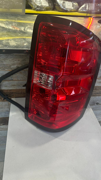 CHEVROLET SILVERADO 1500/ 2016-2018 Passenger Taillamp assy w/o LED Accent Light