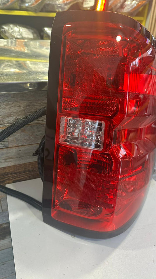 CHEVROLET SILVERADO 1500/ 2016-2018 Passenger Taillamp assy w/o LED Accent Light