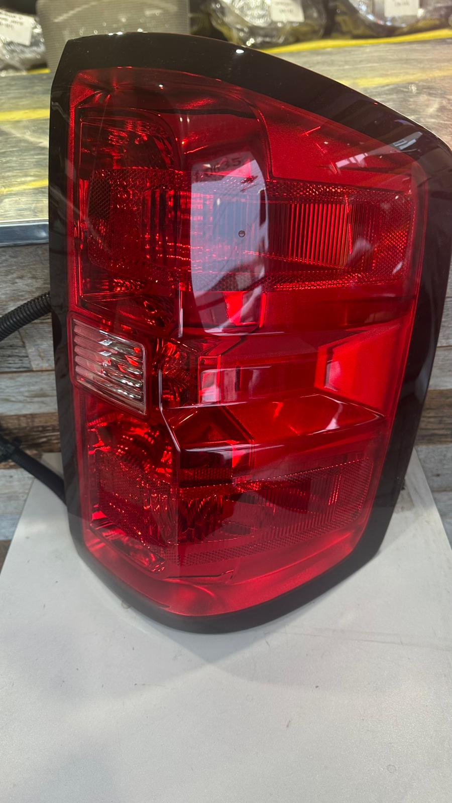 CHEVROLET SILVERADO 1500/ 2016-2018 Passenger Taillamp assy w/o LED Accent Light