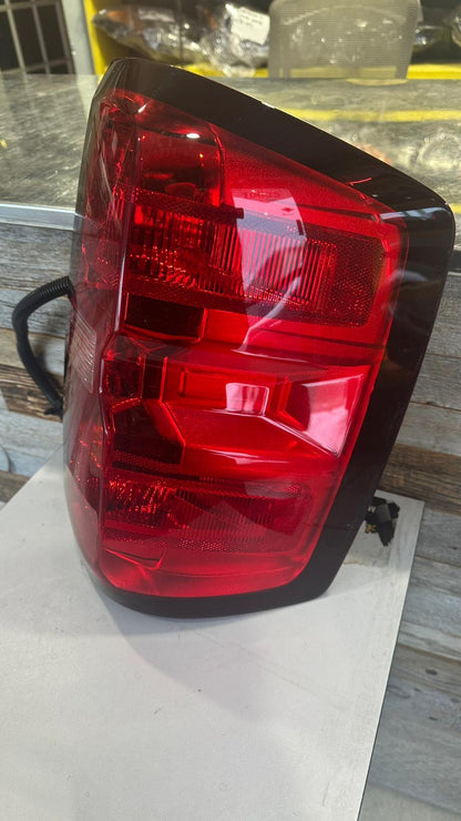 CHEVROLET SILVERADO 1500/ 2016-2018 Passenger Taillamp assy w/o LED Accent Light