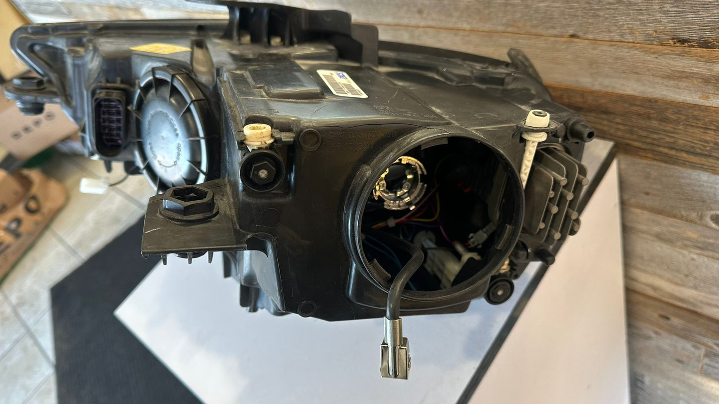 AUDI A3 2015-2016 Passenger Headlamp assy composite Xenon; w/o Curve Lighting