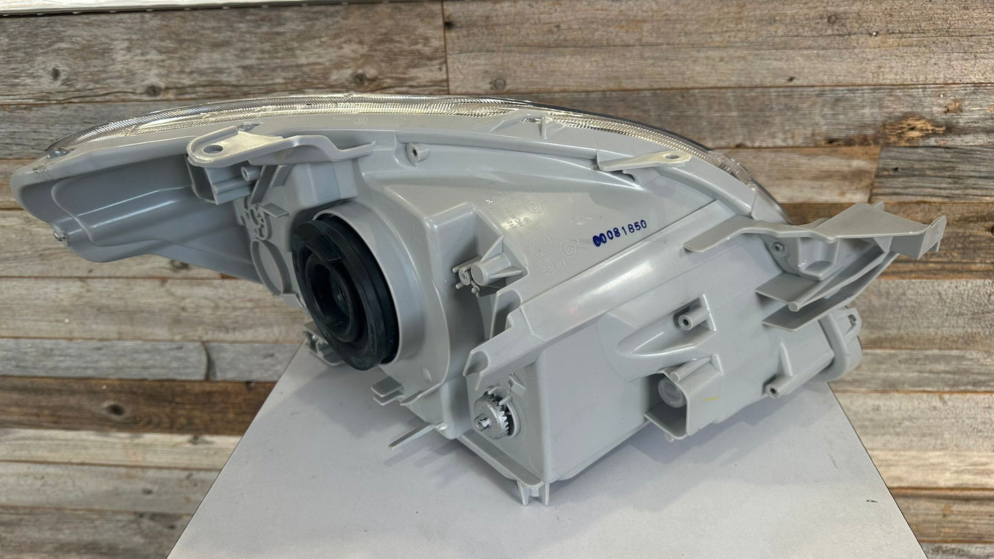 TOYOTA YARIS SEDAN / 12 SEDAN CANADA BASE Driver HEADLAMP 2007-2011