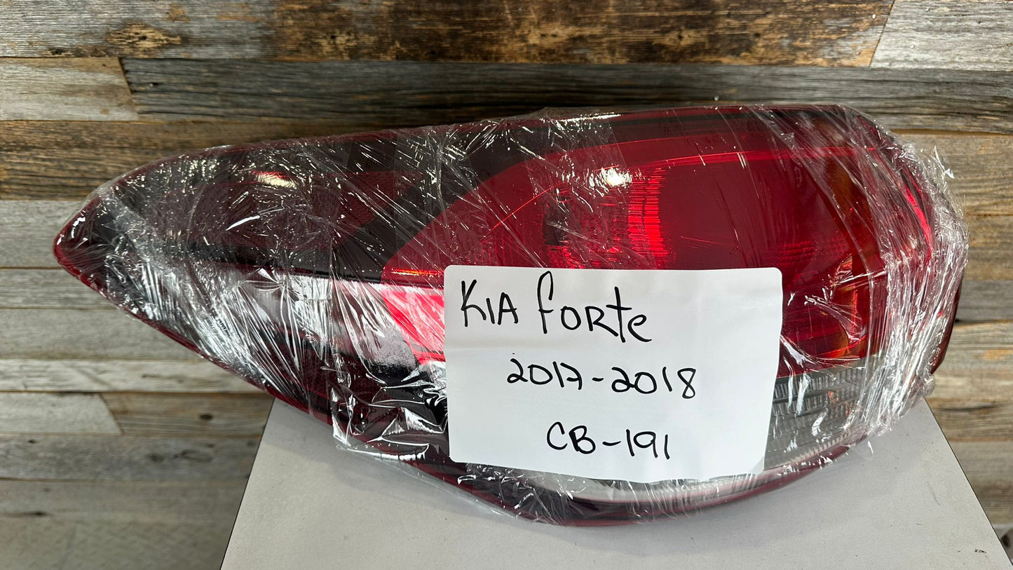 KIA FORTE 2017-2018 Driver Taillamp assy outer Sedan; Halogen