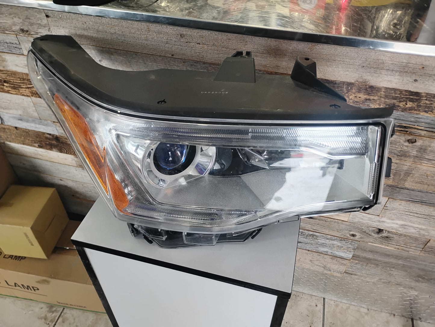 GMC ACADIA 2017-2019 Passenger Headlamp assy composite Halogen; w/LED DRL; w/o All Terrain Pkg