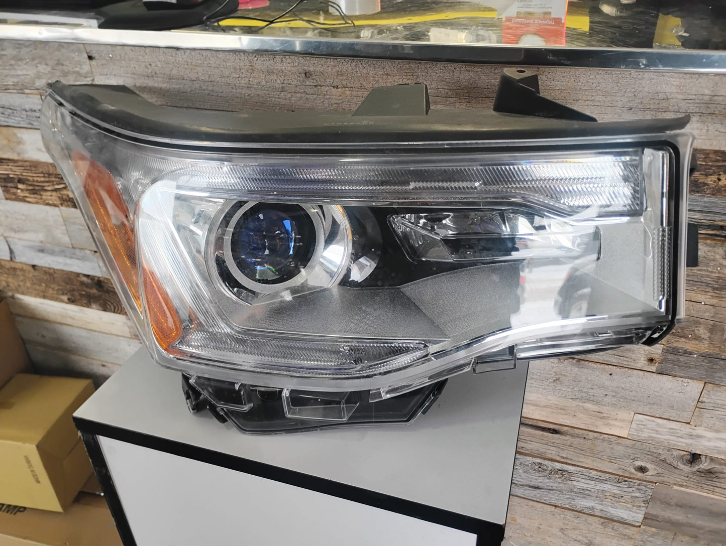 GMC ACADIA 2017-2019 Passenger Headlamp assy composite Halogen; w/LED DRL; w/o All Terrain Pkg