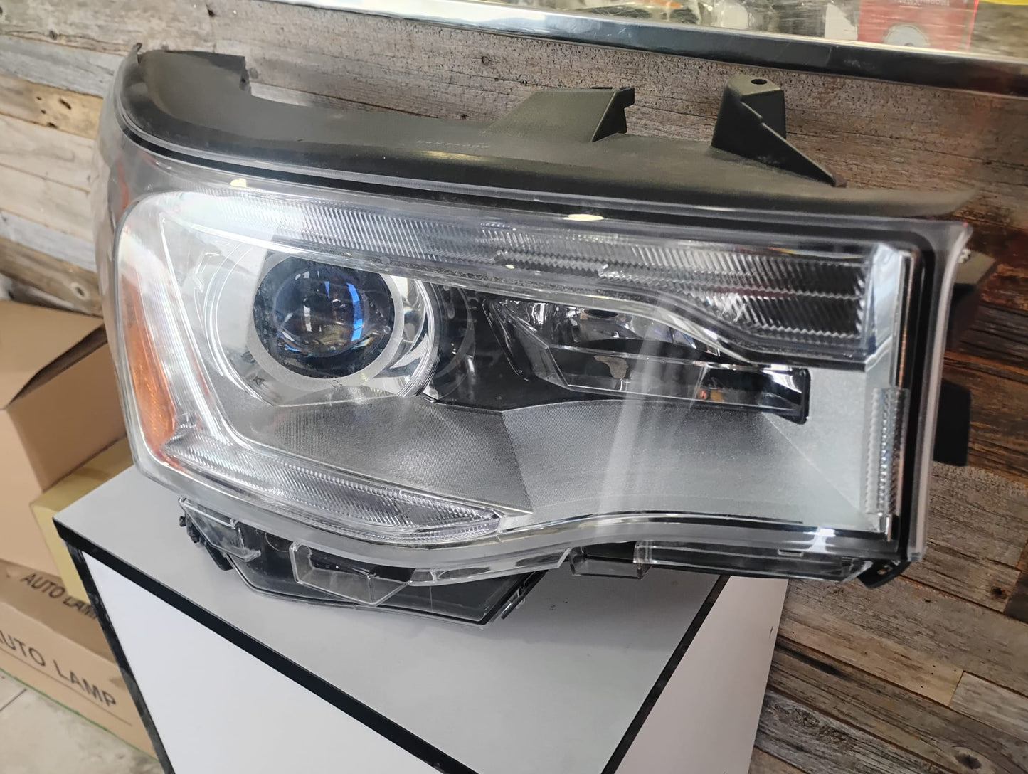 GMC ACADIA 2017-2019 Passenger Headlamp assy composite Halogen; w/LED DRL; w/o All Terrain Pkg