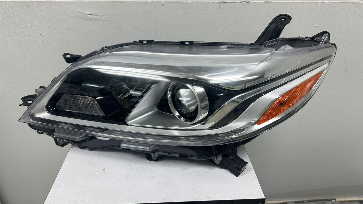 TOYOTA SIENNA 2015 -2019 DRIVER Headlamp assy composite XLE/LIMITED; Halogen; w/LED DRL