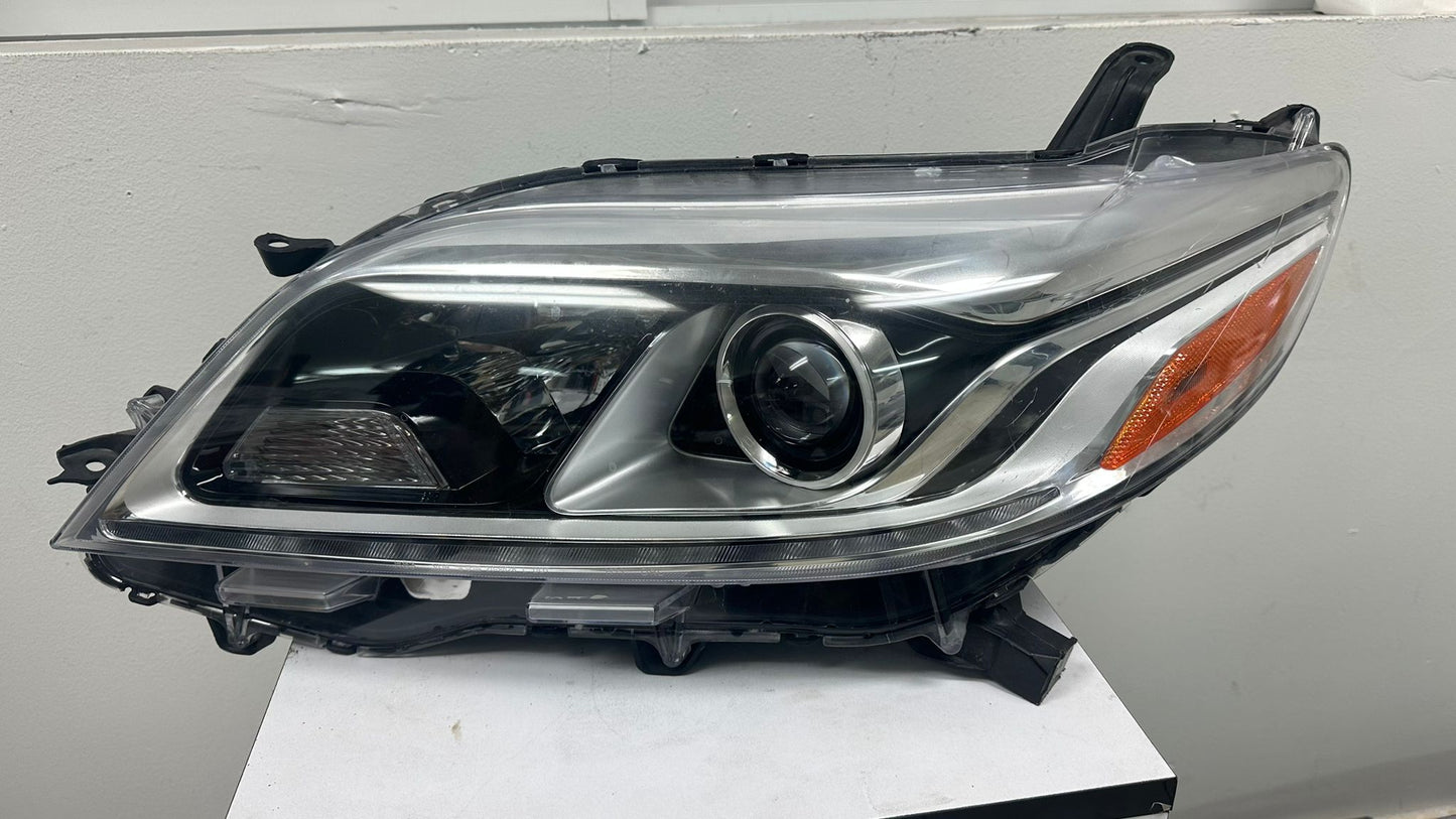 TOYOTA SIENNA 2015 -2019 DRIVER Headlamp assy composite XLE/LIMITED; Halogen; w/LED DRL