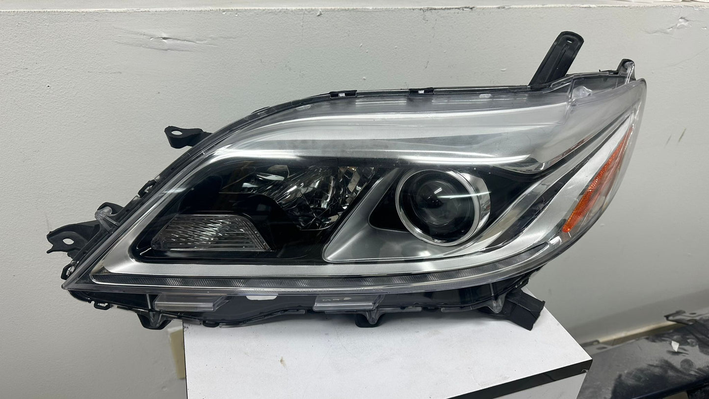 TOYOTA SIENNA 2015 -2019 DRIVER Headlamp assy composite XLE/LIMITED; Halogen; w/LED DRL