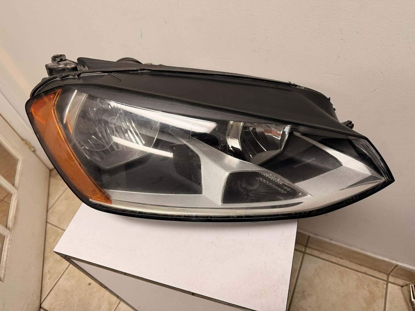 VOLKSWAGEN GOLF/ e-GOLF 2015-2020 Passenger Headlamp assy composite Halogen