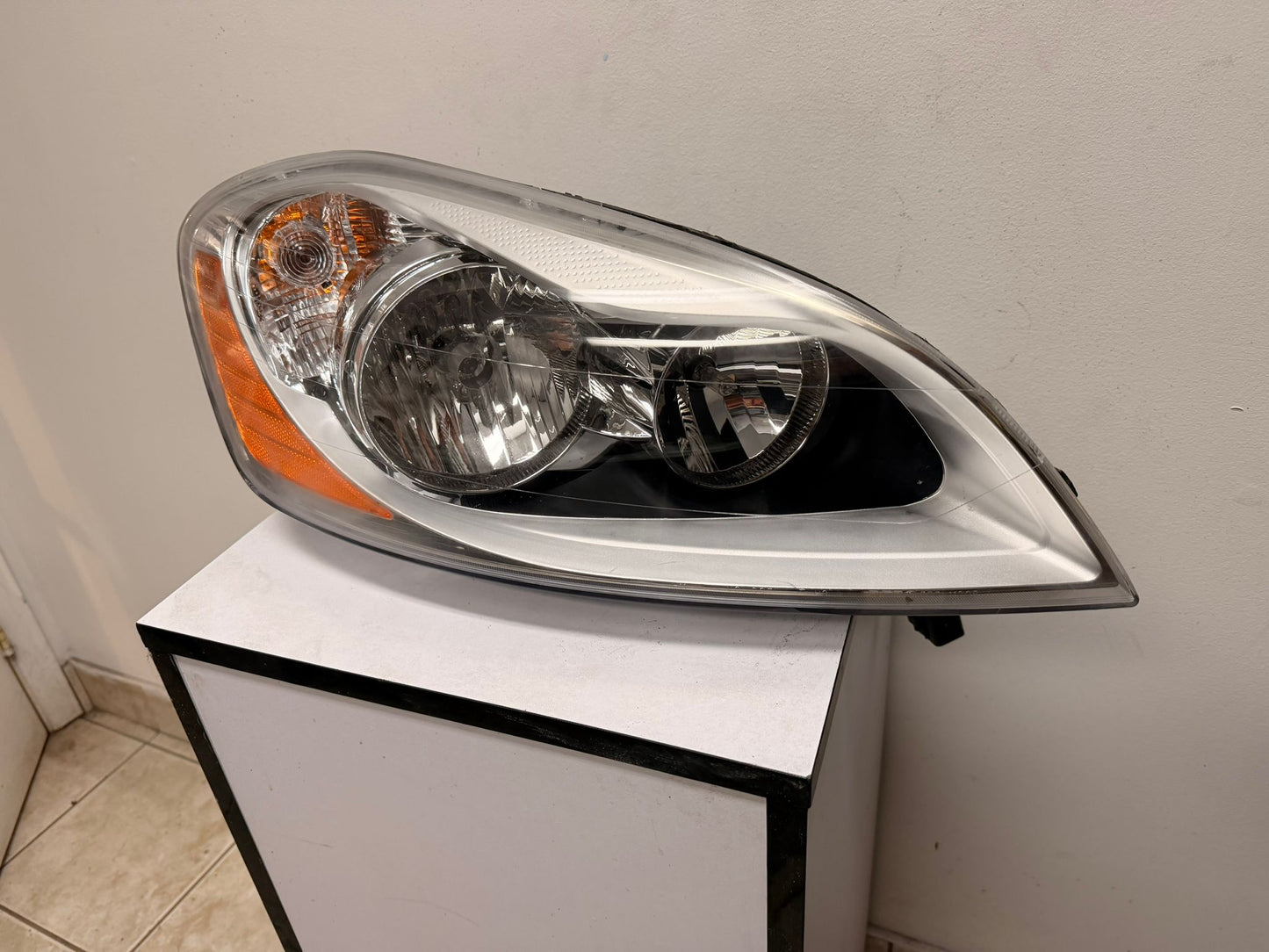 VOLVO XC60 2010-2013 Passenger Headlamp assy composite