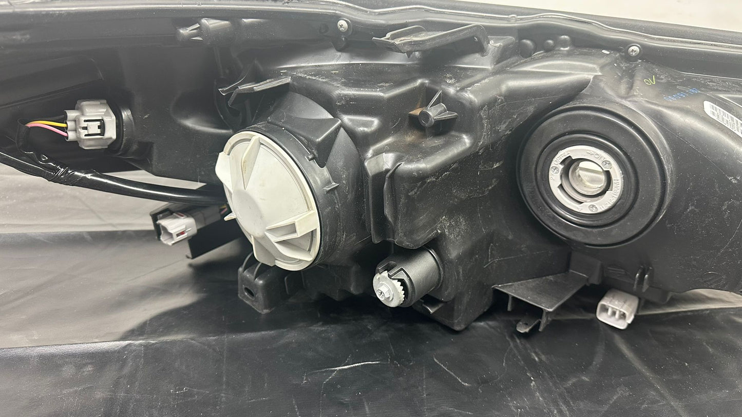TOYOTA HIGHLANDER 2017-2019 Driver Headlamp assy composite LE|LE PLUS|XLE; w/o Smoked Chrome Accent; w/o LED DRL; Chrome Bezel