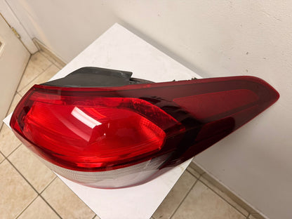 KIA FORTE 2017-2018 Passenger Taillamp outer Halogen/Sedan