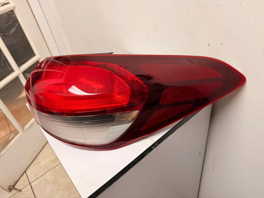 KIA FORTE 2017-2018 Passenger Taillamp outer Halogen/Sedan