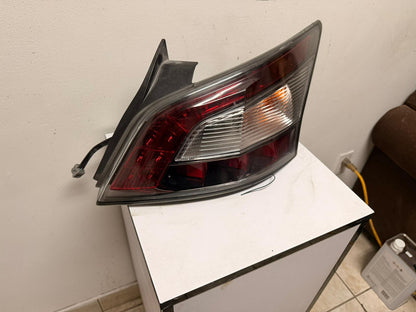 NISSAN MAXIMA 2012-2014 Driver Taillamp