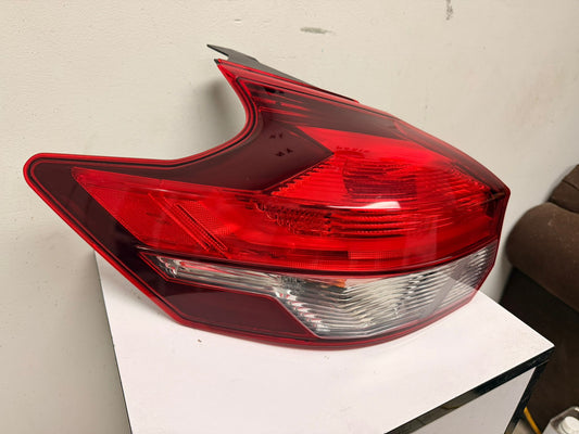 NISSAN KICKS 2018-2020 Driver Taillamp outer