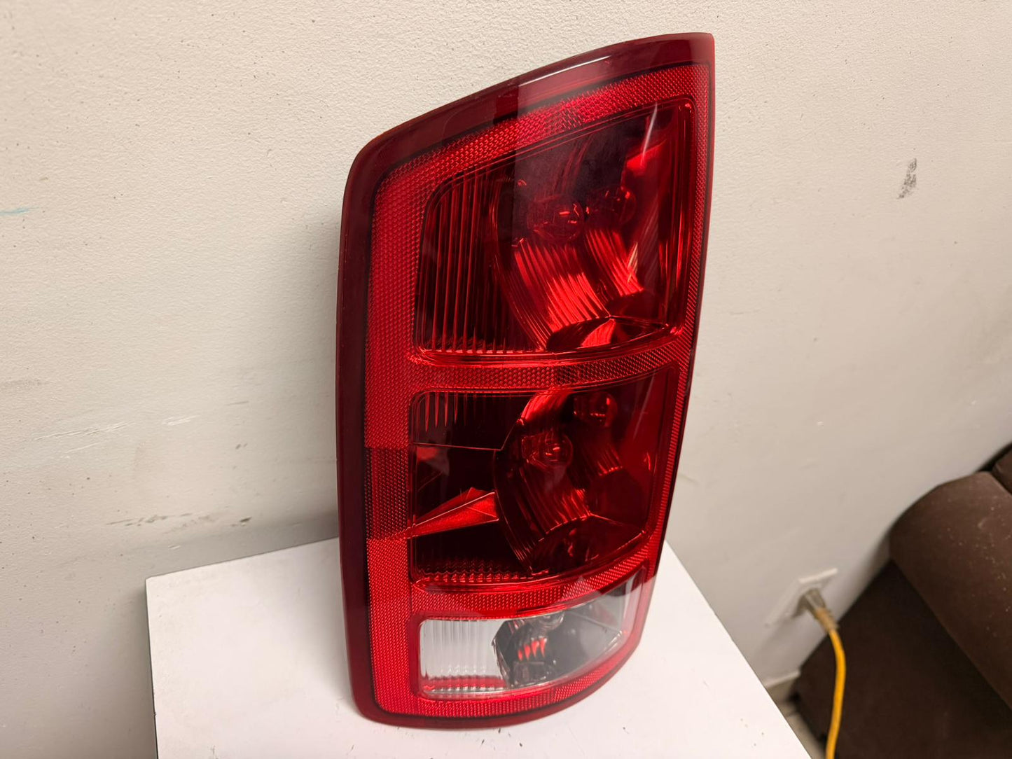 DODGE RAM 1500| 2002-2006 Driver Taillamp assy R1500 MEGA CAB; w/o bulbs or sockets