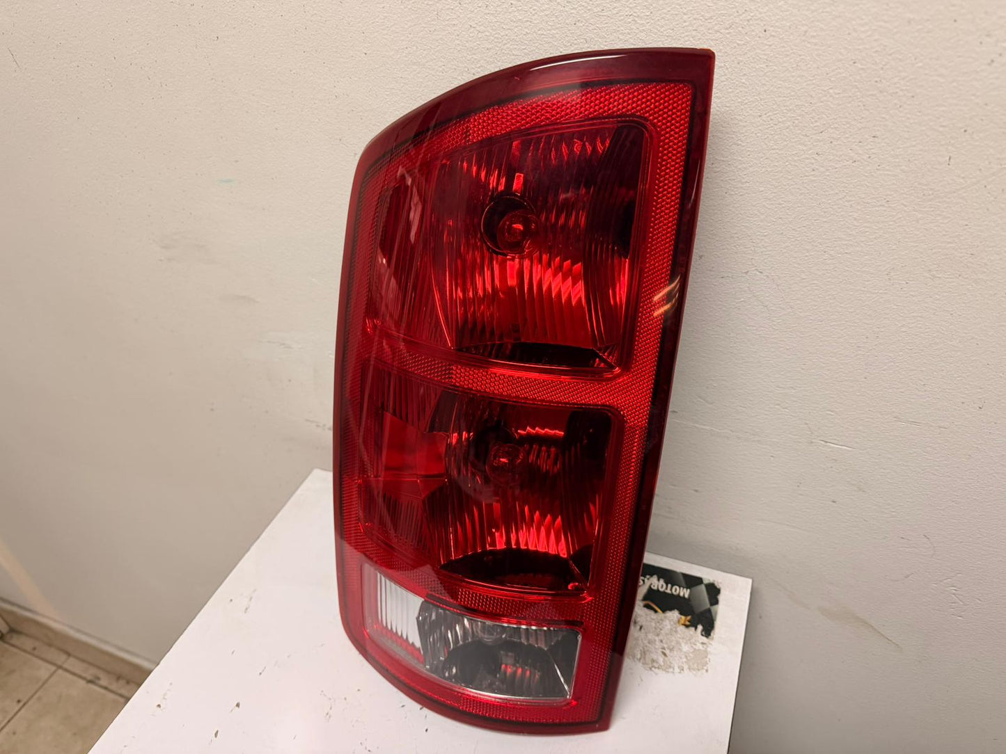 DODGE RAM 1500| 2002-2006 Driver Taillamp assy R1500 MEGA CAB; w/o bulbs or sockets