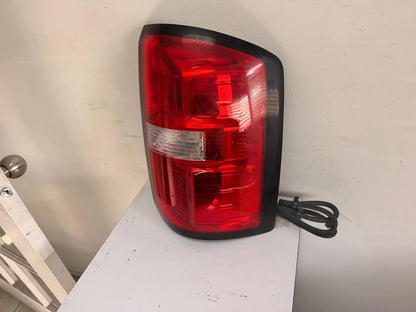 GMC SIERRA 1500| 2016-2019 Passenger Taillamp assy w/o LED Lamp