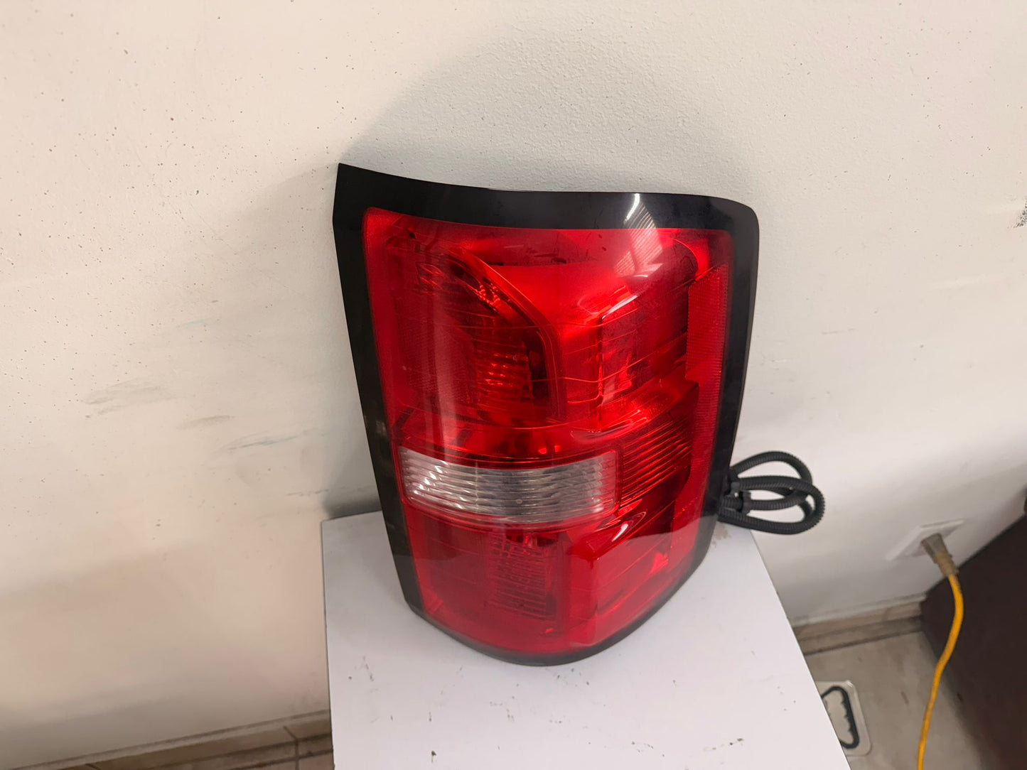 GMC SIERRA 1500| 2016-2019 Passenger Taillamp assy w/o LED Lamp