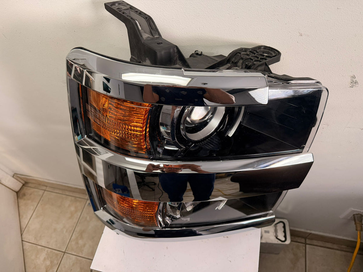 CHEVROLET SILVERADO 2500 HD/SILVERADO 3500 HD 2015-2019 Passenger Headlamp assy composite Black Bezel; Chrome Trim