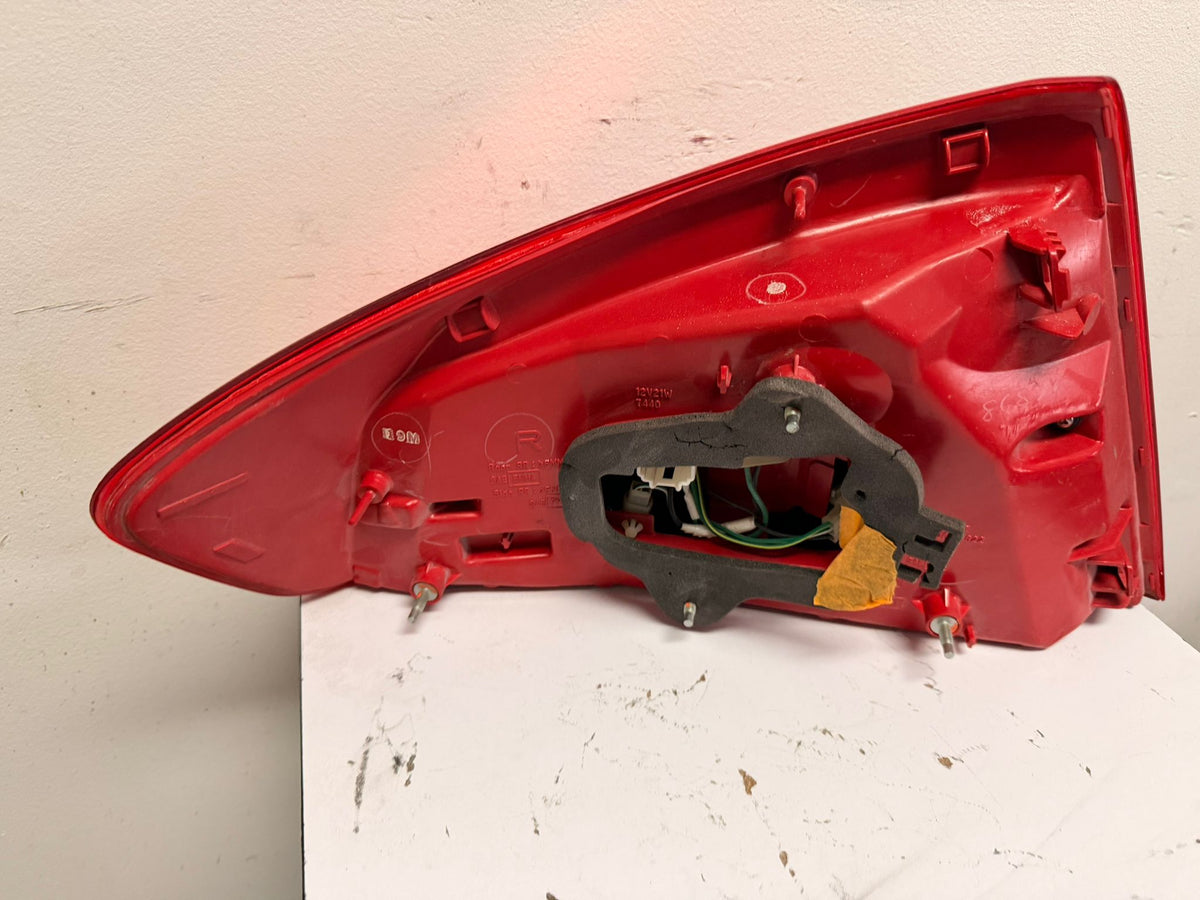 INFINITI G35 TAILLAMP PASSENGER SEDAN  2003-2004