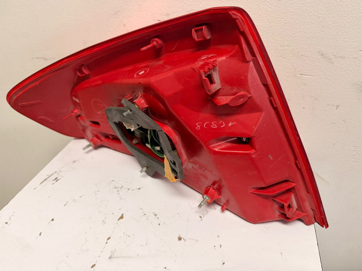 INFINITI G35 TAILLAMP PASSENGER SEDAN  2003-2004