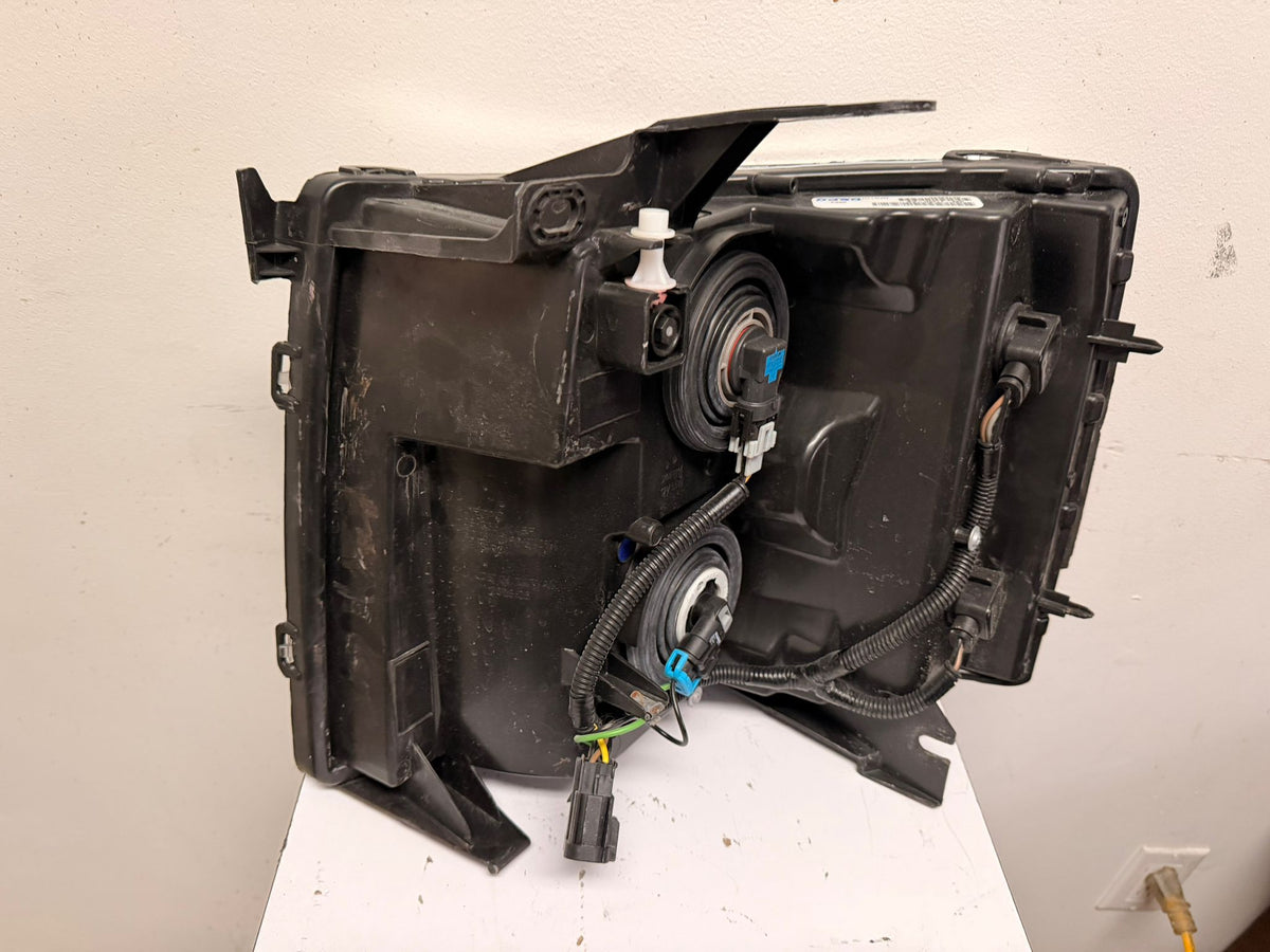 CHEVROLET SILVERADO 1500/2500/ 3500 / 2007-2014 Passenger Headlamp assy composite all