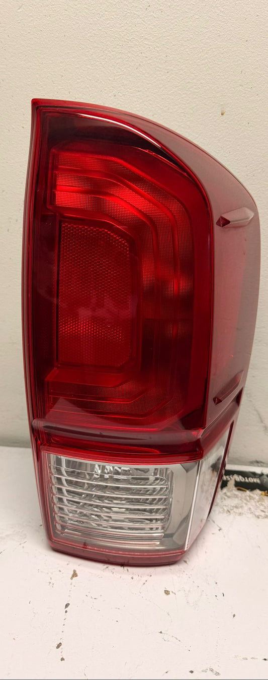 TOYOTA TACOMA 2016-2017 Passenger Taillamp assy TRD OFF-ROAD|TRD SPORT; Red/Smoke Bezel