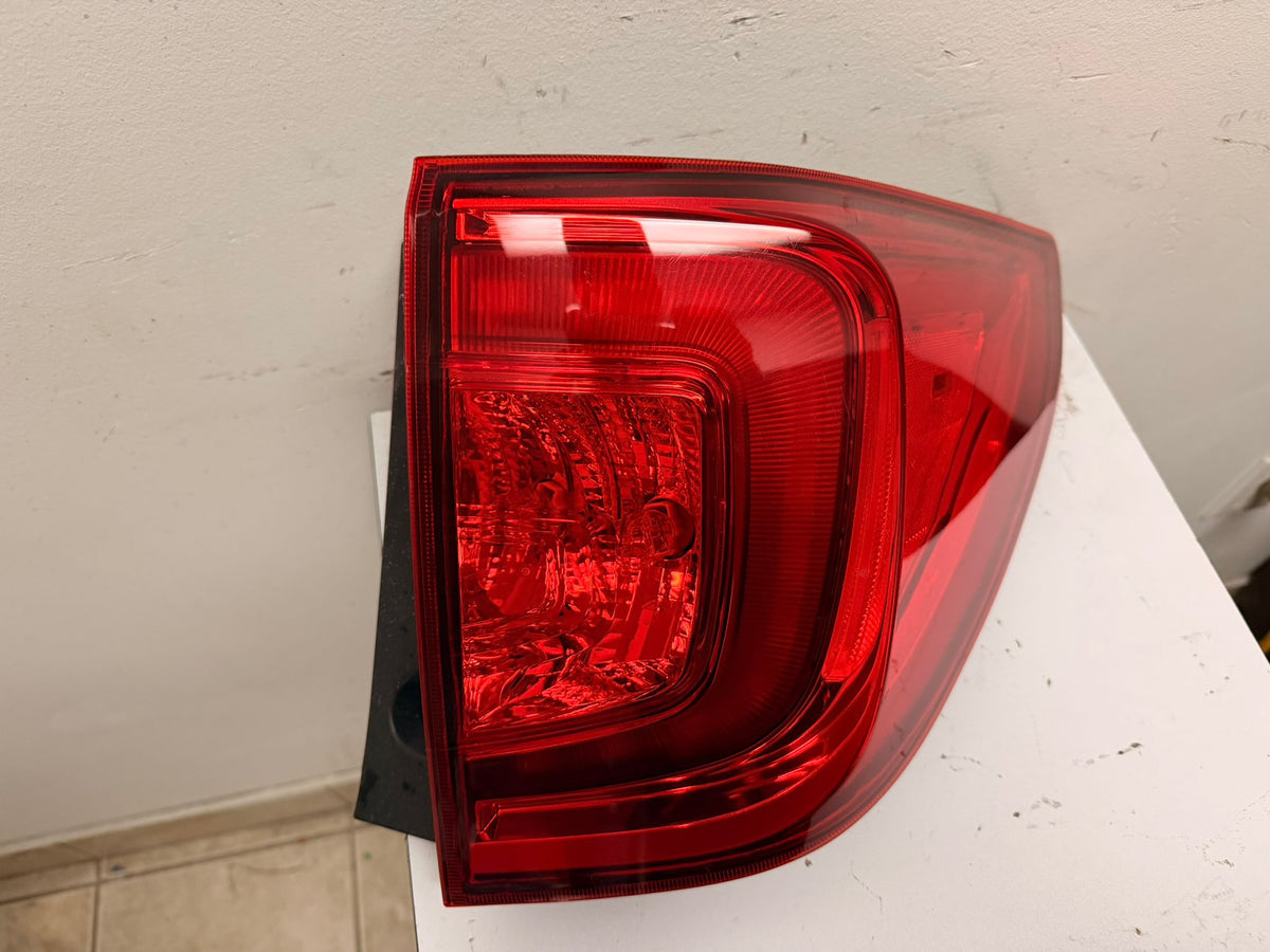 HONDA PILOT 2016-2018 Passenger Taillamp assy outer