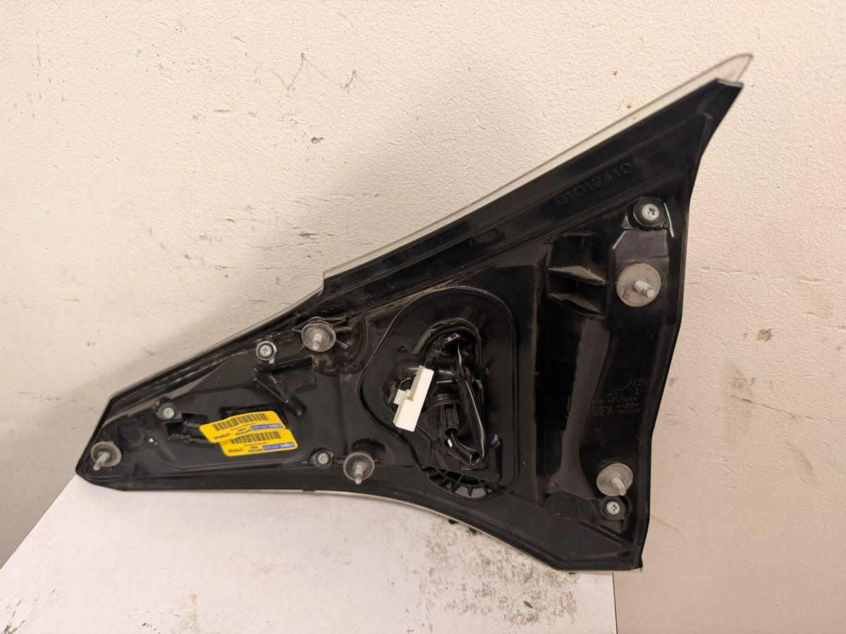 TOYOTA RAV4 2016-2018 Driver Taillamp assy inner Japan Built; Bulb Type