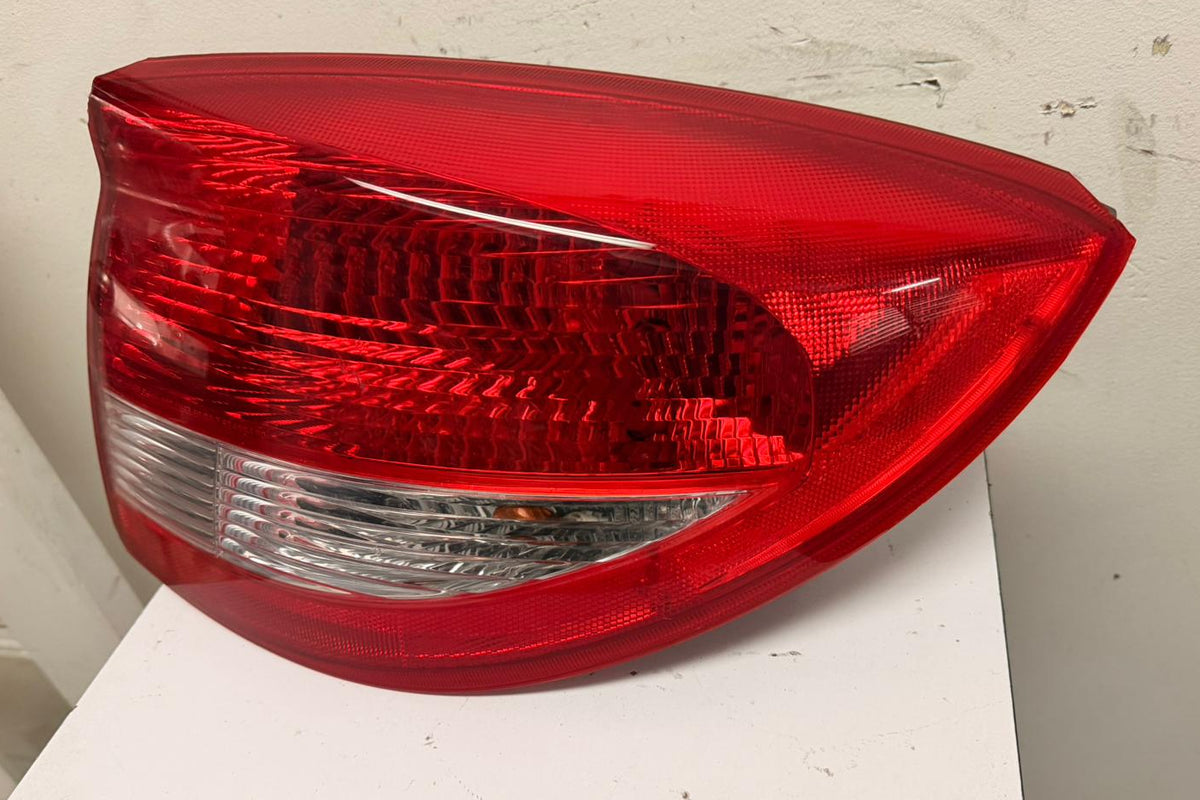 KIA RIO 2003-2005 Passenger Taillamp assy 4dr sedan