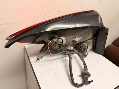KIA RIO 2003-2005 Passenger Taillamp assy 4dr sedan