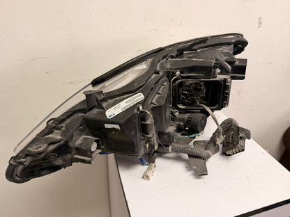 LEXUS IS250/350 /2009-2010 PASSENGER HEADLAMP HALOGEN