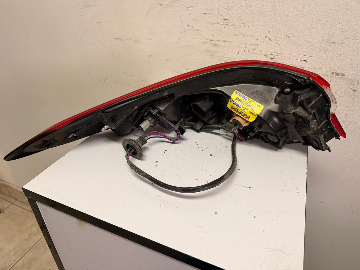 TOYOTA CAMRY 2018-2020 Passenger Taillamp assy outer HYBRID; LE; North America Built