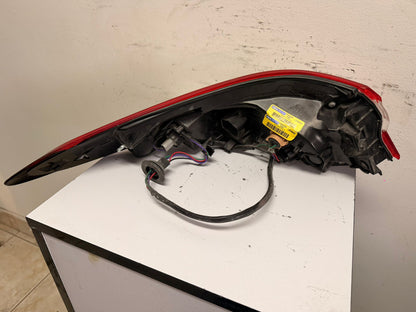 TOYOTA CAMRY 2018-2020 Passenger Taillamp assy outer HYBRID; LE; North America Built