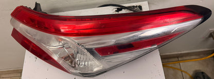 TOYOTA CAMRY 2018-2020 Passenger Taillamp assy outer HYBRID; LE; North America Built