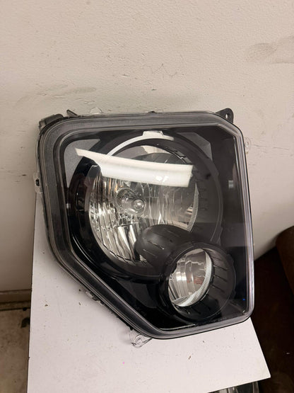 JEEP LIBERTY 2010-2012 Passenger  Headlamp assy composite w/Black Bezel