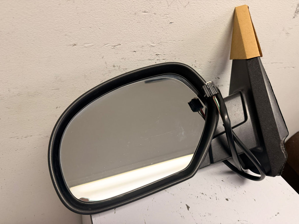 CHEVROLET SILVERADO/SUBURBAN 1500/SUBURBAN 2500/TAHOE 2007-2014 Driver Mirror outside rear view w/o Courtesy Lamp; w/o Off Road Pkg; Black