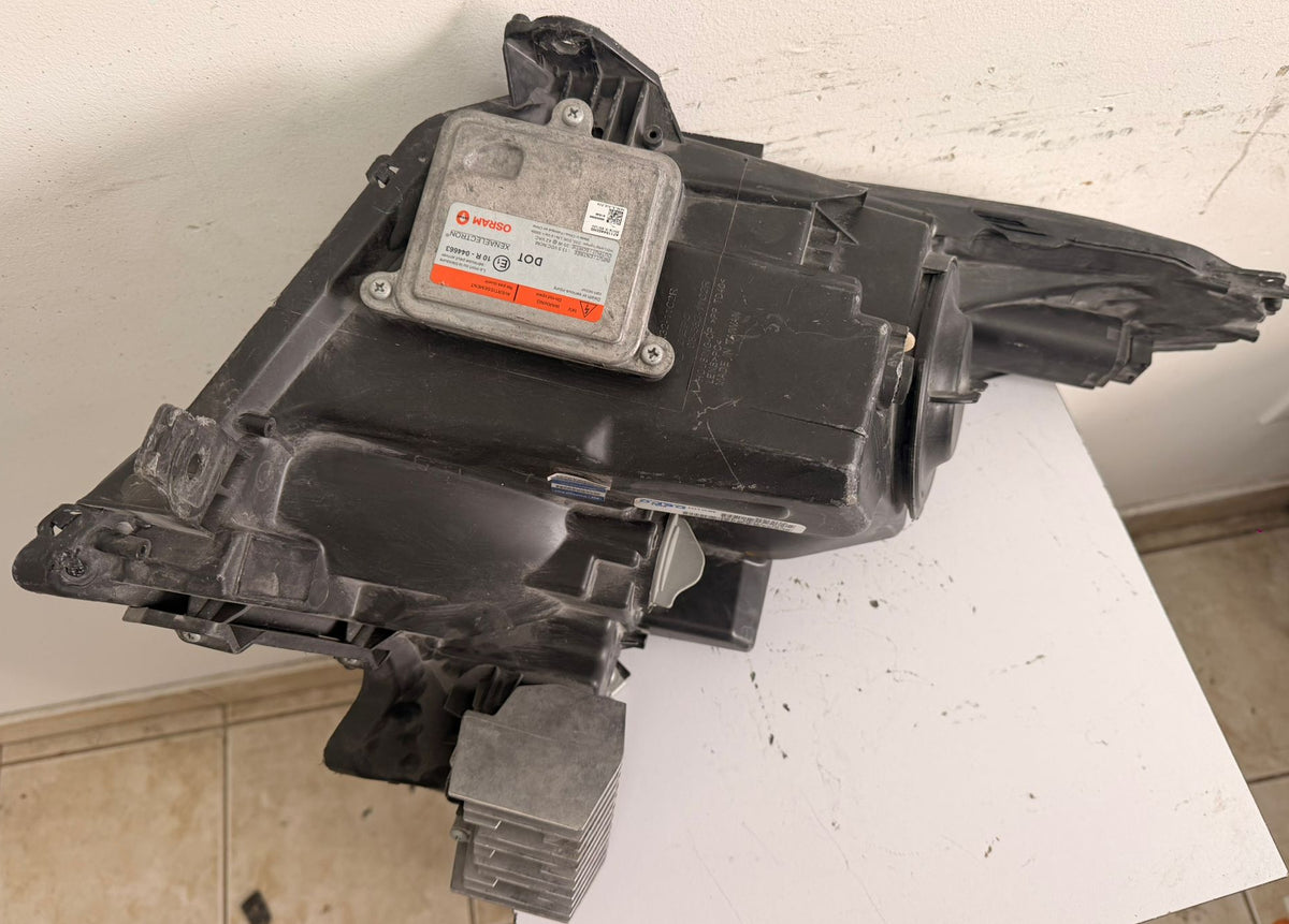 CADILLAC XTS 2013-2017 Passenger Headlamp assy composite HID; w/o Leveling System; w/o Active Lighting