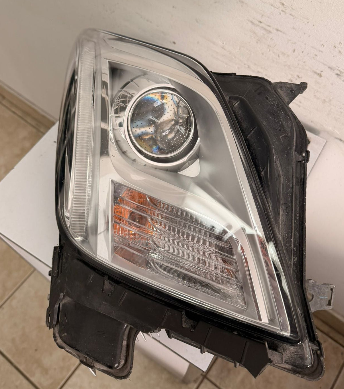 CADILLAC XTS 2013-2017 Passenger Headlamp assy composite HID; w/o Leveling System; w/o Active Lighting